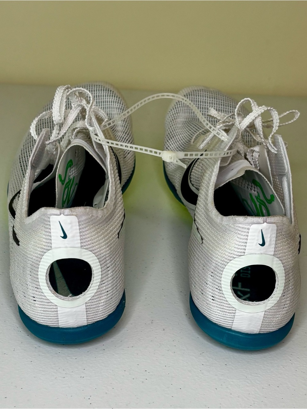 Nike Women's Zoom Mamba 6 Track Spikes White Black Teal - Picture 4 of 8
